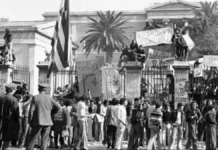 Πολυτεχνείο, 52 χρόνια μετά: Φόρος τιμής στην αιματοβαμμένη εξέγερση των φοιτητών